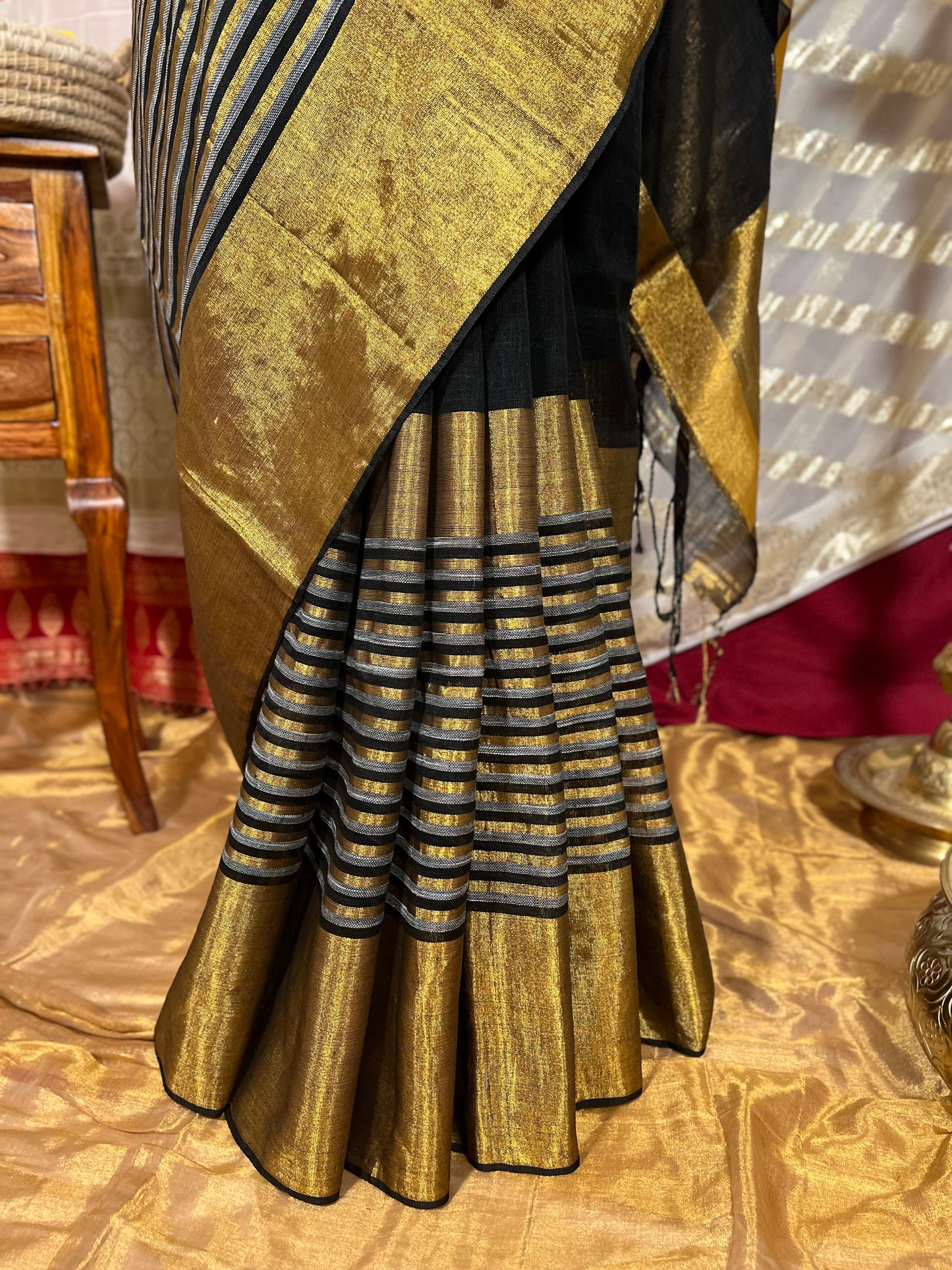 Suhasini - Black